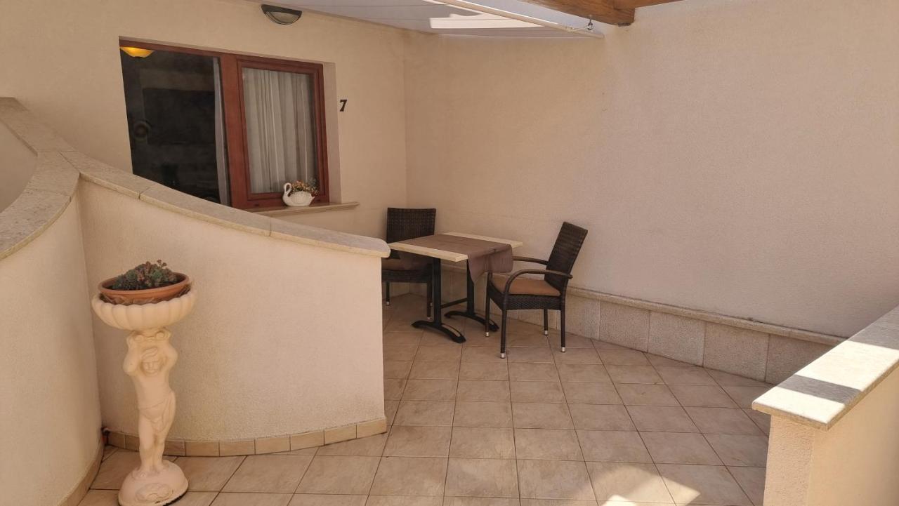 Apartmani Sidro Malinska Luaran gambar