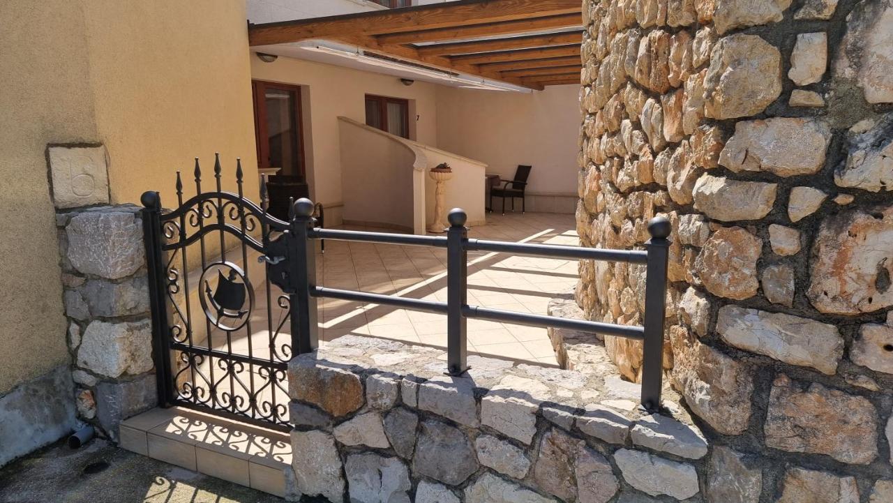 Apartmani Sidro Malinska Luaran gambar